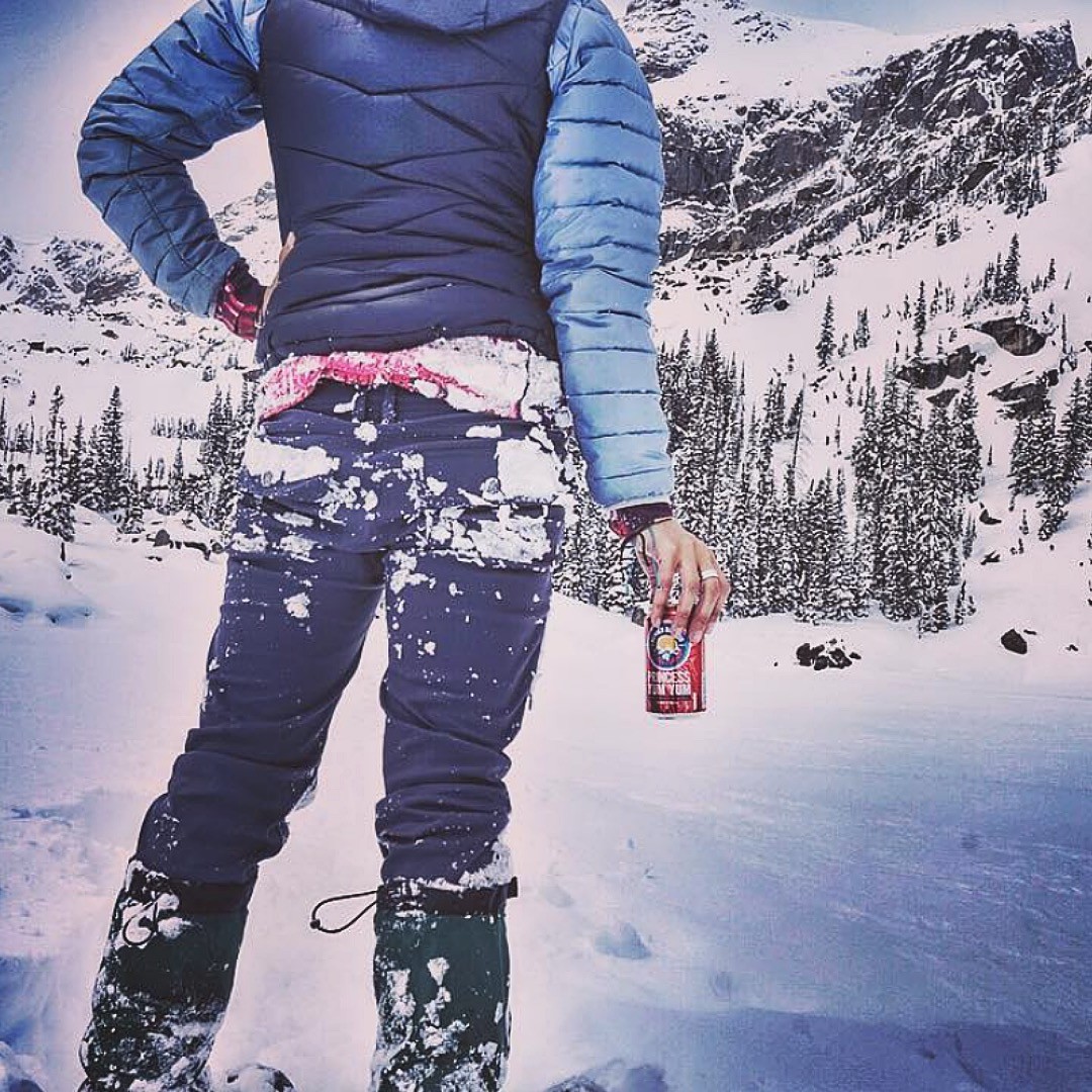 The feeling when fresh snow hits and you brought Princess Yum Yum. 🏔 @yogimagee