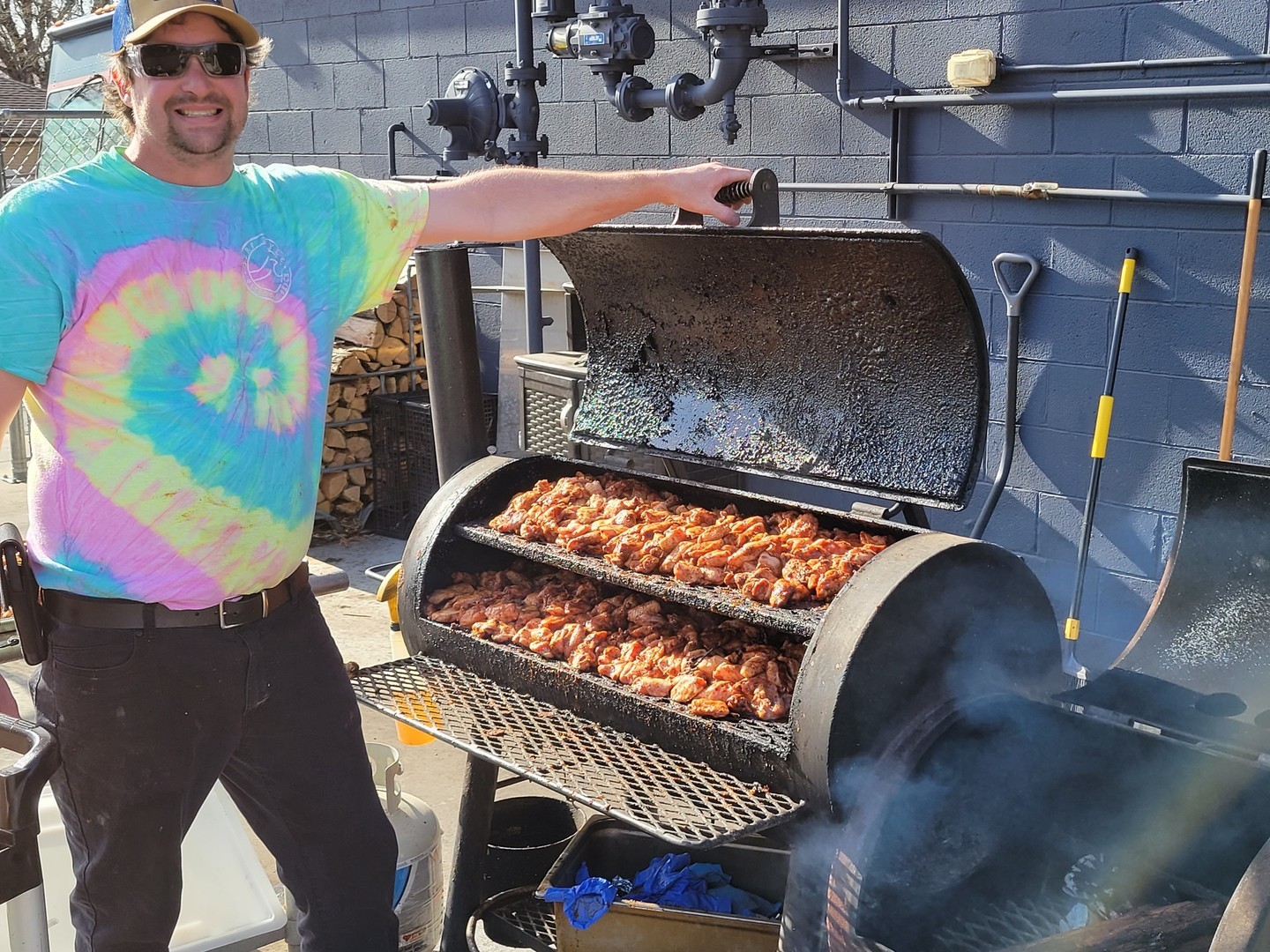 Kevin has got a fresh batch of our amazing chicken wings on the smoker!Have you tried them? Get em at our Downing St taproom or at the DBC Eats truck at Platte.