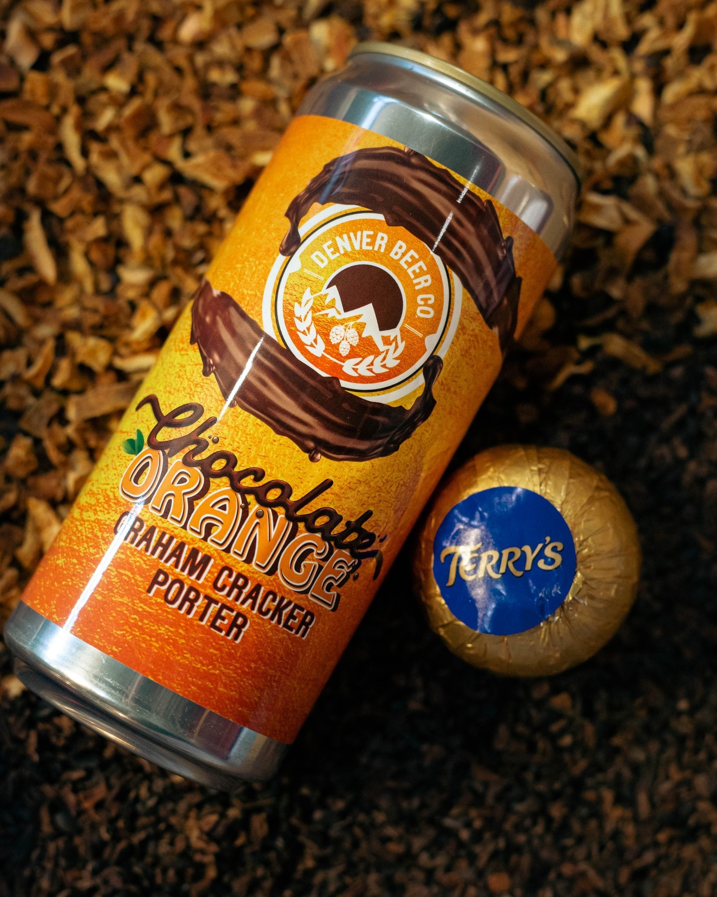 Our Chocolate Orange Graham Cracker Porter is now on draft for a limited time at all of our taprooms! Inspired by those orange-shaped chocolates that pop up around the holidays every year. Brewed with a combination of cocoa husks for a rich chocolate aroma, cocoa nibs for a hint of baker’s chocolate, and orange peel for that citrus kick. It's the perfect holiday brew!⁠⁠Enjoy a pint in-house or pick up a crowler to-go!